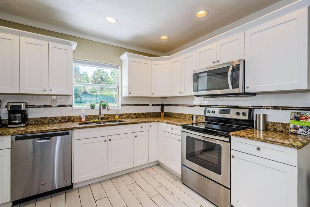 Vila Beautiful Pool House In Old Seminole Heights! Tampa Exteriér fotografie